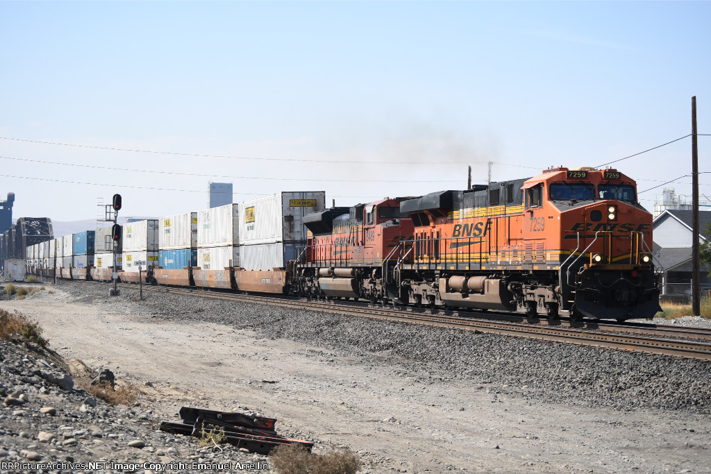 BNSF 7259 & 8489